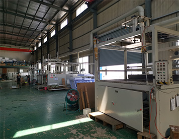 吸塑設(shè)備加工車(chē)間