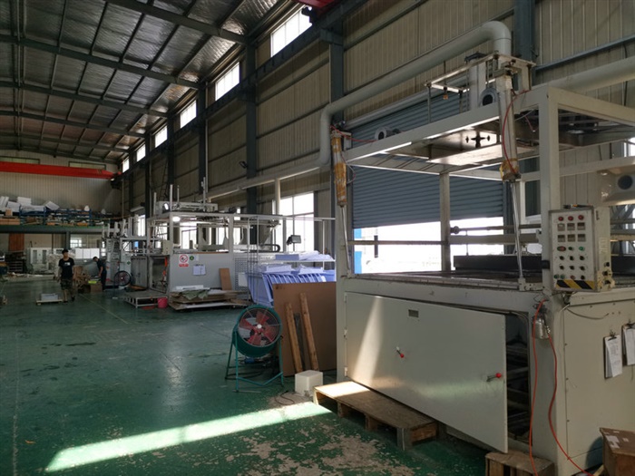 吸塑設(shè)備加工車(chē)間