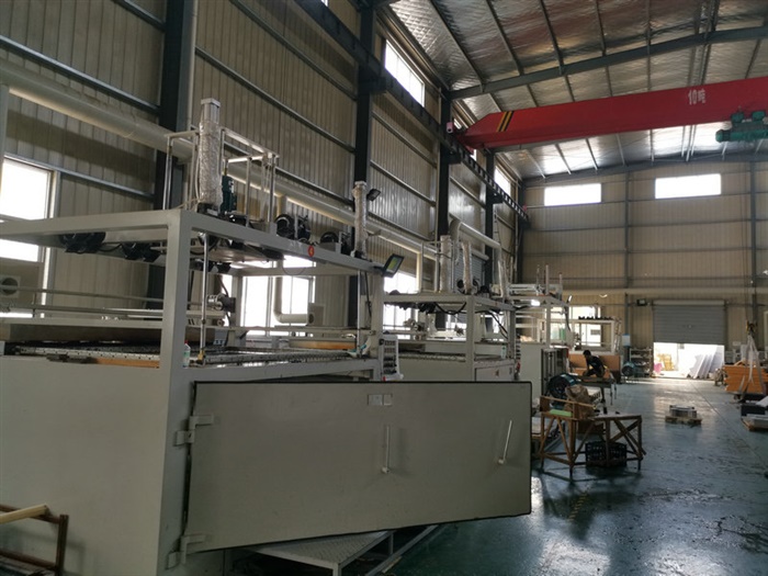 吸塑設(shè)備加工車(chē)間